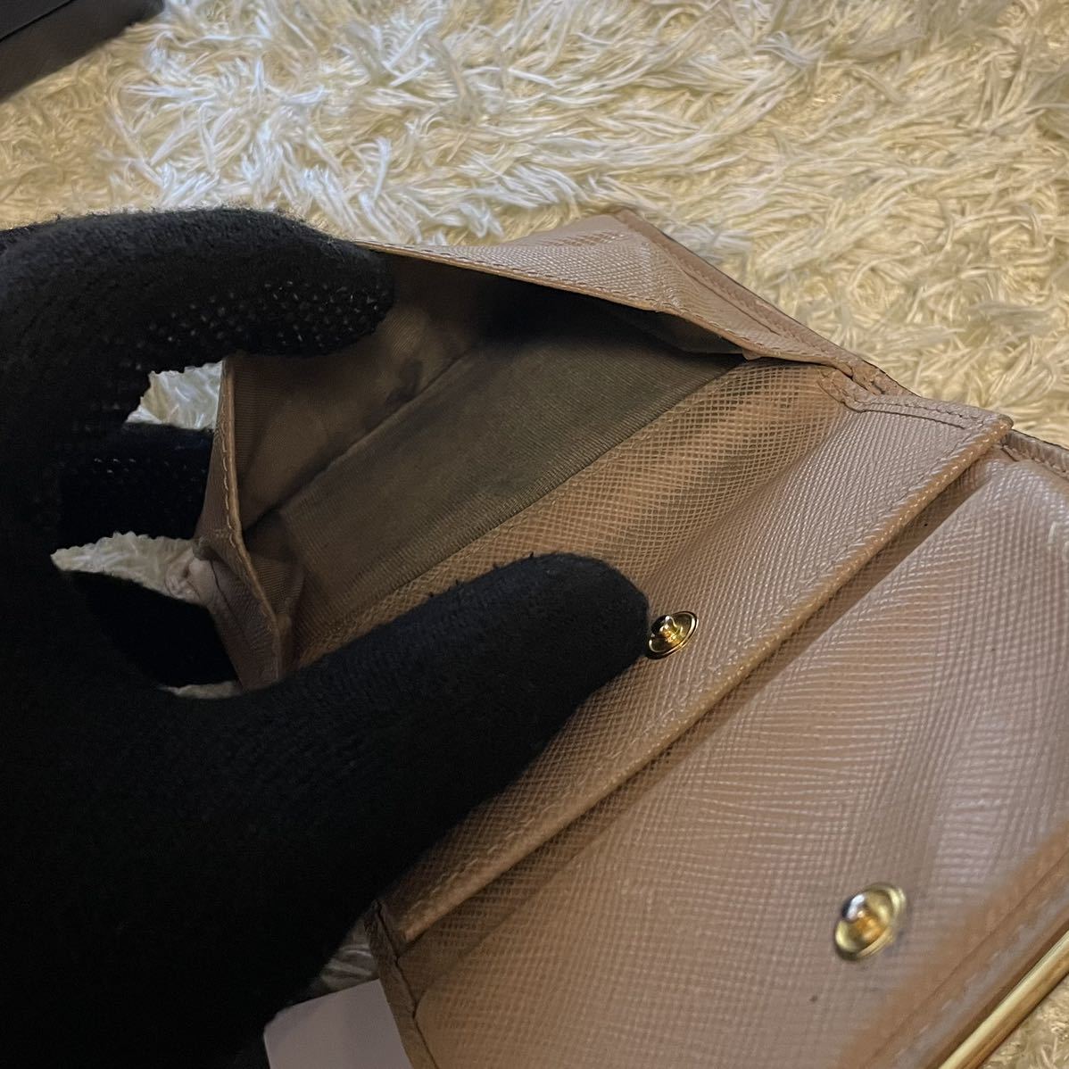 良品PRADA プラダ 折り財布 サフィアーノレザー ロゴ金具 ゴールド