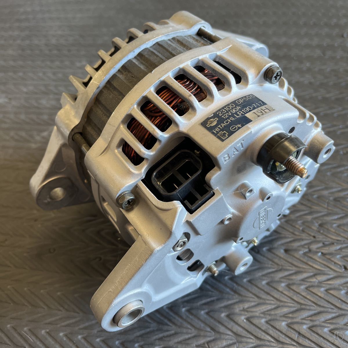 オルタネーター ダイナモ リビルト品 日産23100 0P507 日立LR190-717