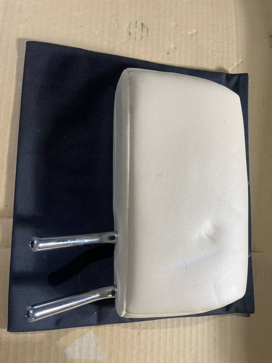 30アルファード　ヴェルファイア　3列目中央　ヘッドレスト