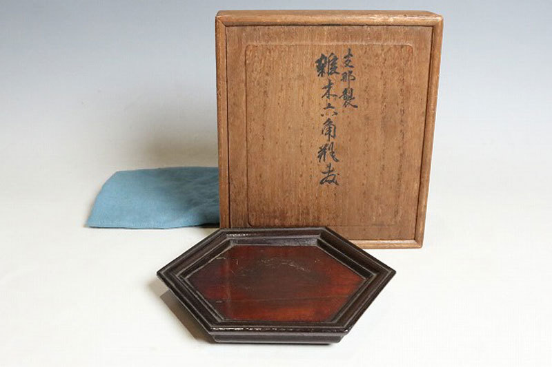  中国美術 唐木六角瓶座 支那製 雑木六角瓶皿 煎茶 時代箱附 H199(木工、竹工芸)｜売買されたオークション情報、yahooの商品情報をアーカイブ公開 - オークファン 木工、竹工芸