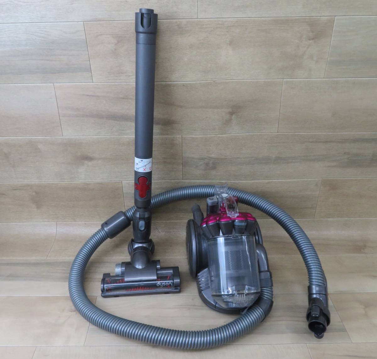 38097 dyson ダイソン DC26 サイクロン掃除機(ダイソン)｜売買されたオークション情報、yahooの商品情報をアーカイブ公開 ...