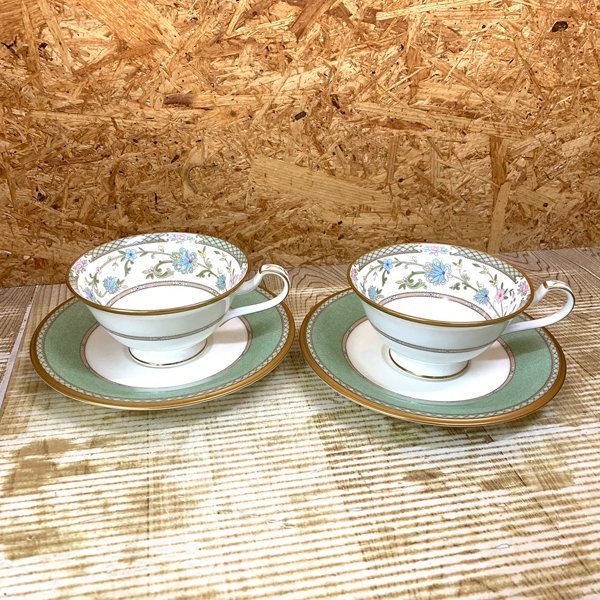★Noritake★ BONE CHINA YOSHINO ノリタケ ヨシノ ティーカップセット2客 カップ&ソーサー 金彩 小花柄 薄緑 洋食器 中古品