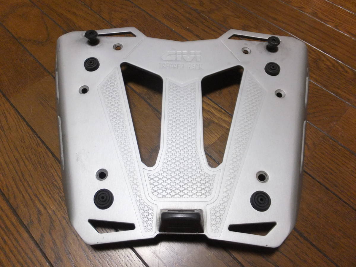 ベースプレート GIVI M8A アルミ製 モノキー（MONOKEY 06⁄22当店在庫 
