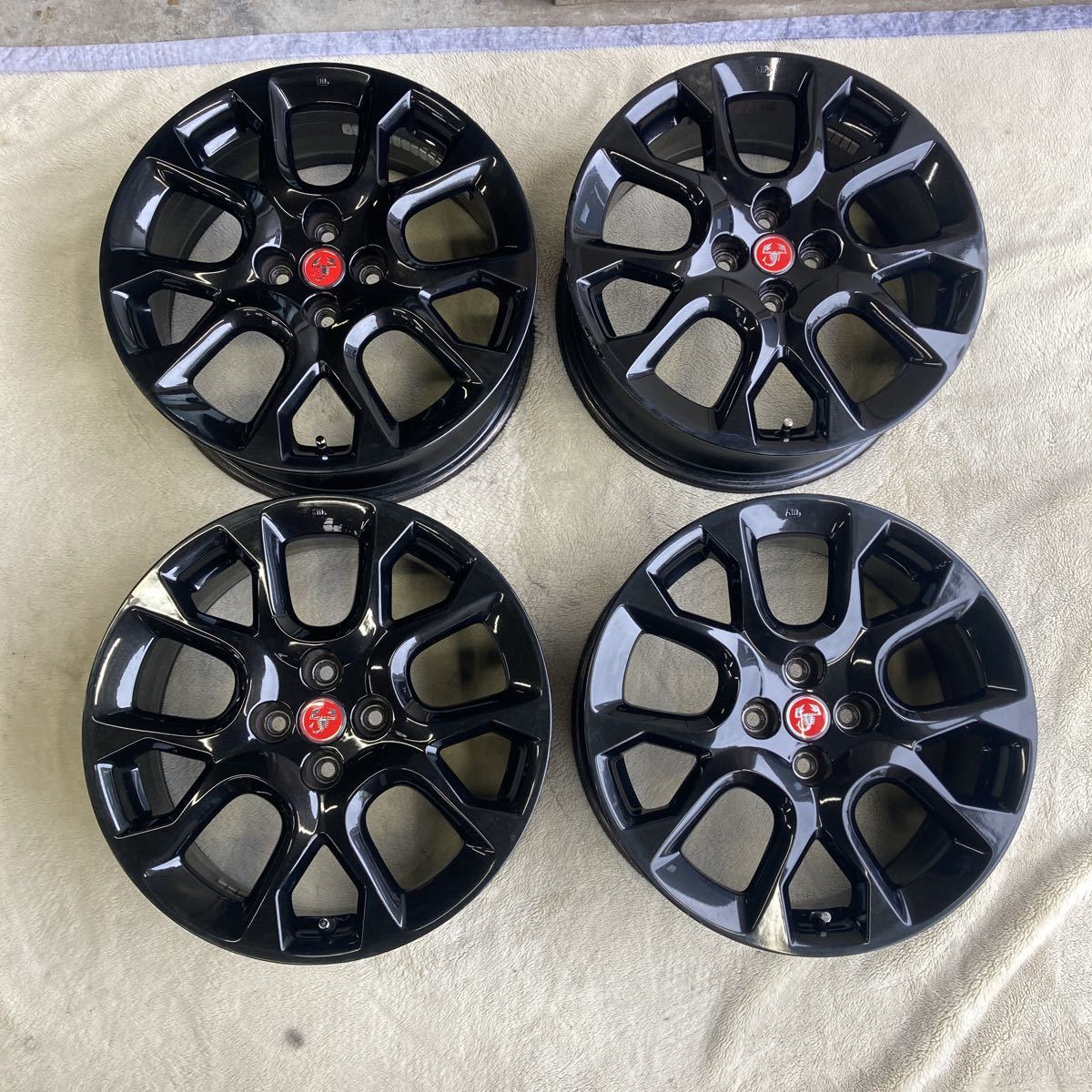 【正規品，高品質】 FIAT フィアット アバルト124スパイダー 純正 17&times;7J+45 PCD100/4H 4本(純正品)｜売買されたオークション情報、yahooの商品情報をアーカイブ公開 - オークファン 4穴