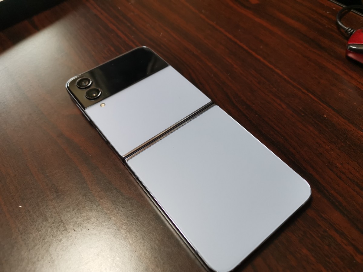 ジャンク SIMフリー galaxy z flip4 128GB 香港版？ Z Flip4 ジャンク