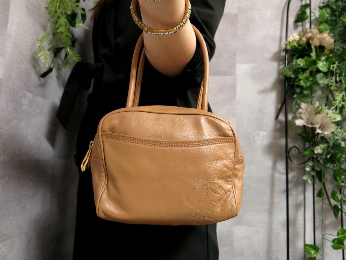 ○超美品○LOEWE ロエベ○アナグラム○ロゴ型押し○ナッパ レザー 本革 