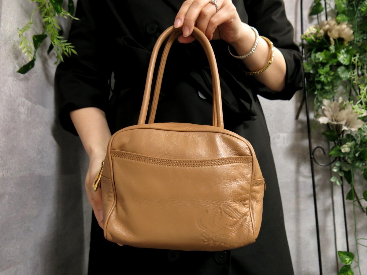 ○超美品○LOEWE ロエベ○アナグラム○ロゴ型押し○ナッパ レザー 本革 