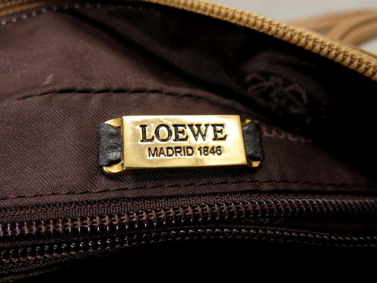 ○超美品○LOEWE ロエベ○アナグラム○ロゴ型押し○ナッパ レザー 本革 