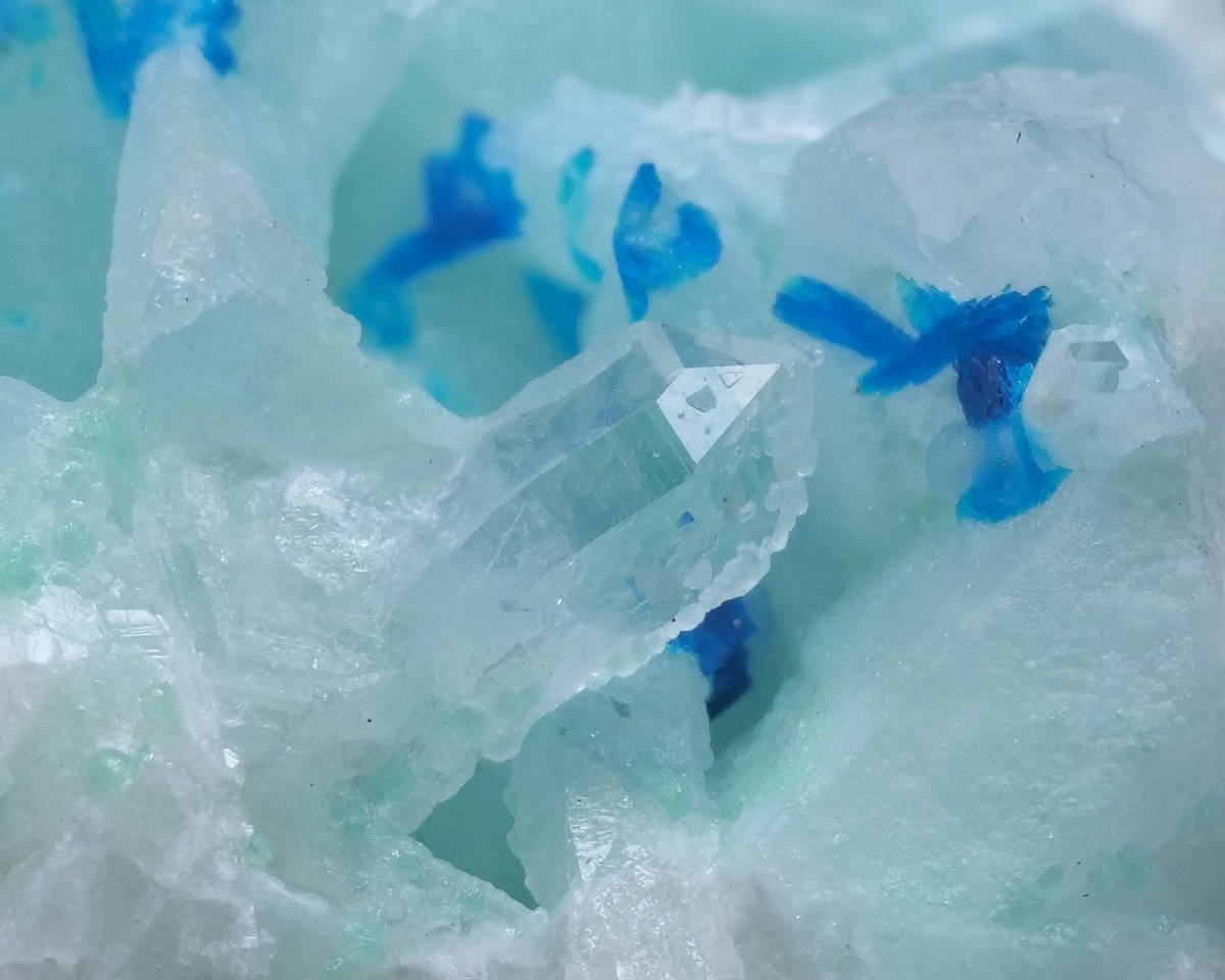美品【鉱物 標本 ベゼリ石 異極鉱 水晶 結晶 原石】中国 雲南省 ベゼライト ヘミモルファイト クォーツ 