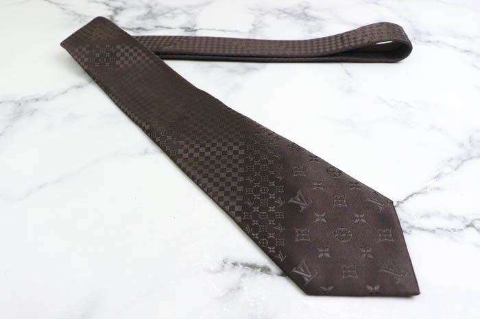良品】 ルイヴィトン LOUIS VUITTON ロゴグラム柄 シルク チェック柄