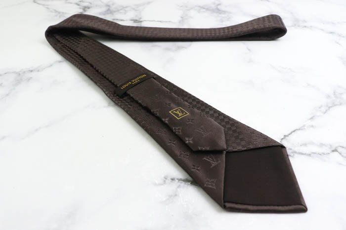 良品】 ルイヴィトン LOUIS VUITTON ロゴグラム柄 シルク チェック柄
