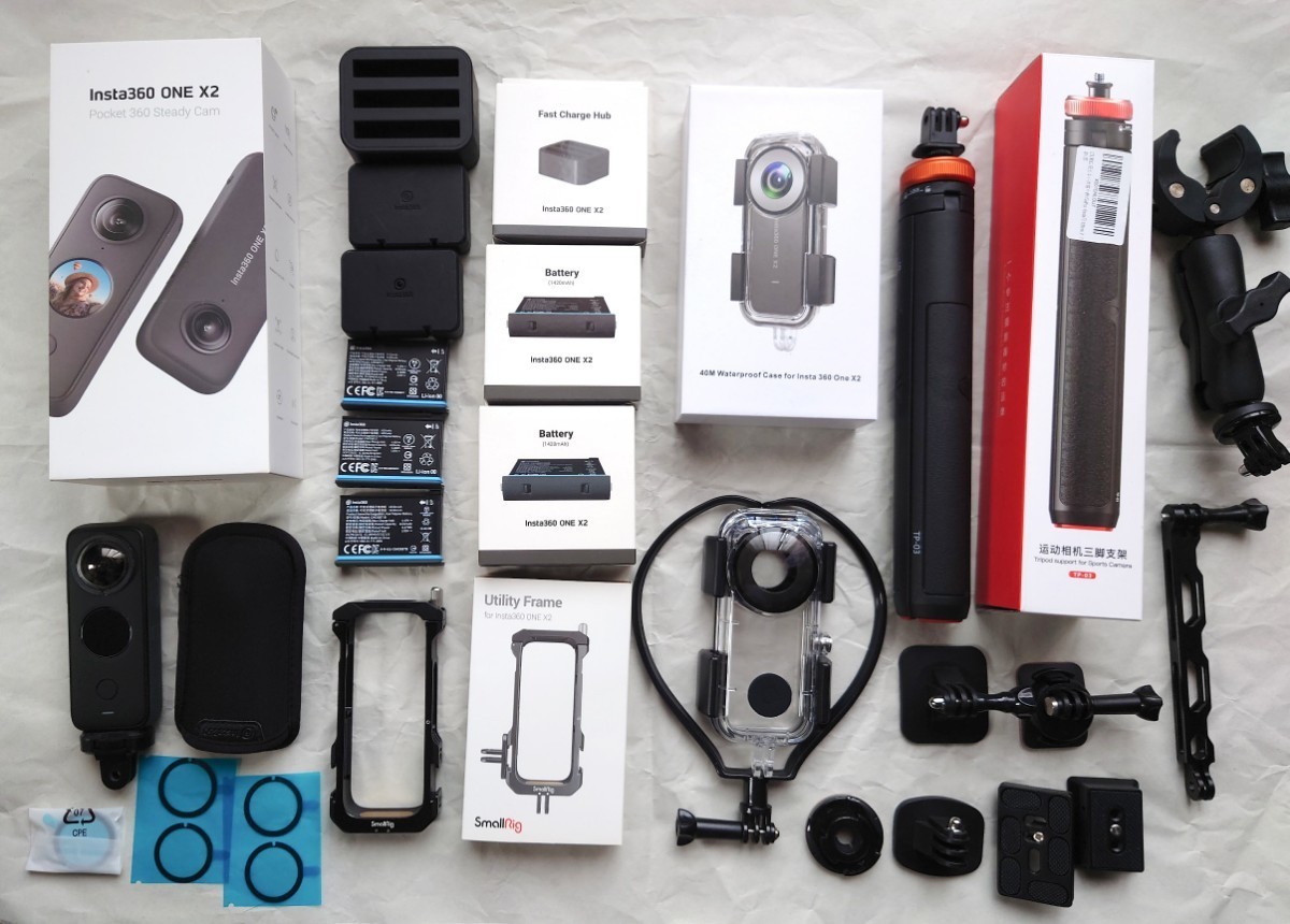 insta360 ONE X2 付属品色々セット 純正バッテリー3個 バイク insta360 ONE X2 付属品色々セット 純正バッテリー3個 バイク