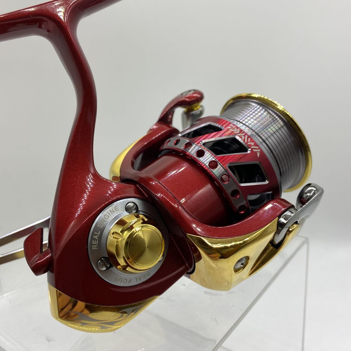 ダイワ・I'ZFACTORY セルテートカスタムボディ2500レッド仕様・ドレスアップパーツ組み込み・送料無料！希少品 