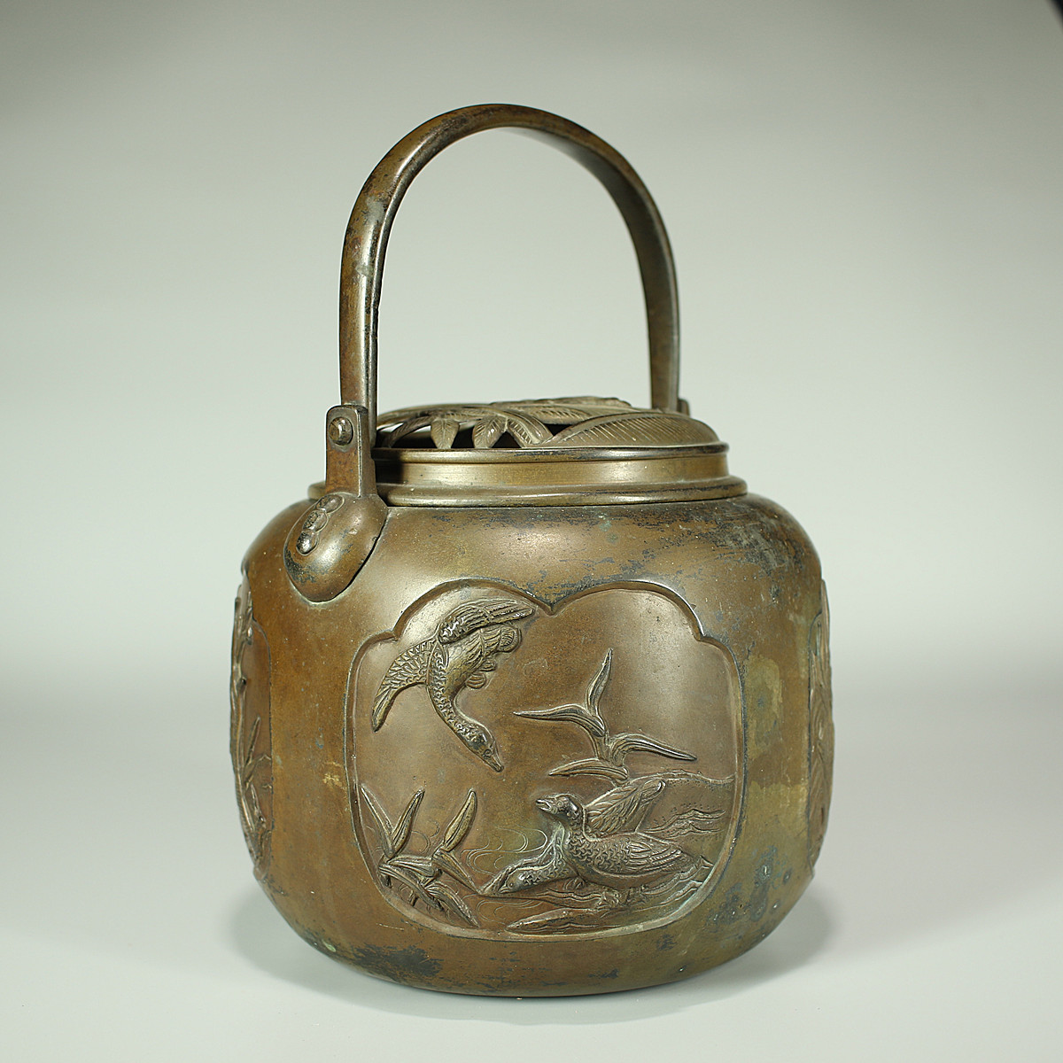 W978. 中国古玩 宋代 汝窯 龍装飾 花唐草文蓋壷 / 陶器陶芸古美術時代