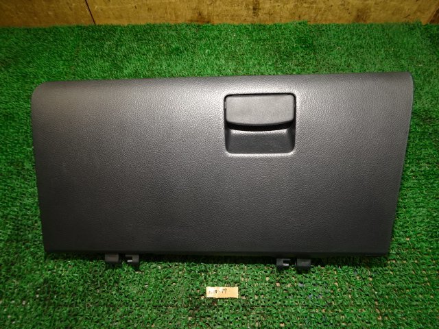 M19-77 C H29 VAG WRX S4 2.0GT-S アイサイト C型 グローブボックス