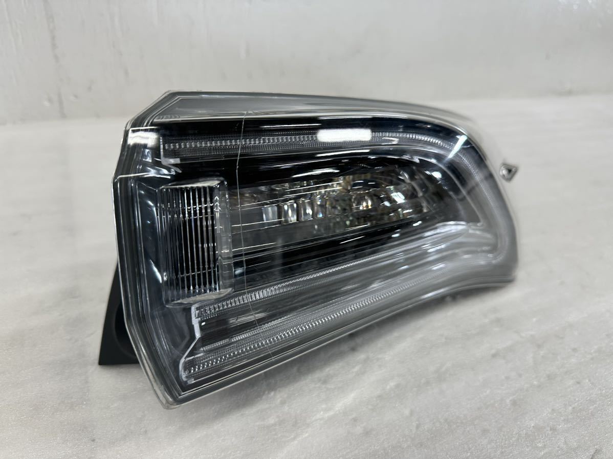 5A20 ハリアー ZSU60W 前期 純正 テールランプ 右 ICHIKOH 48-148