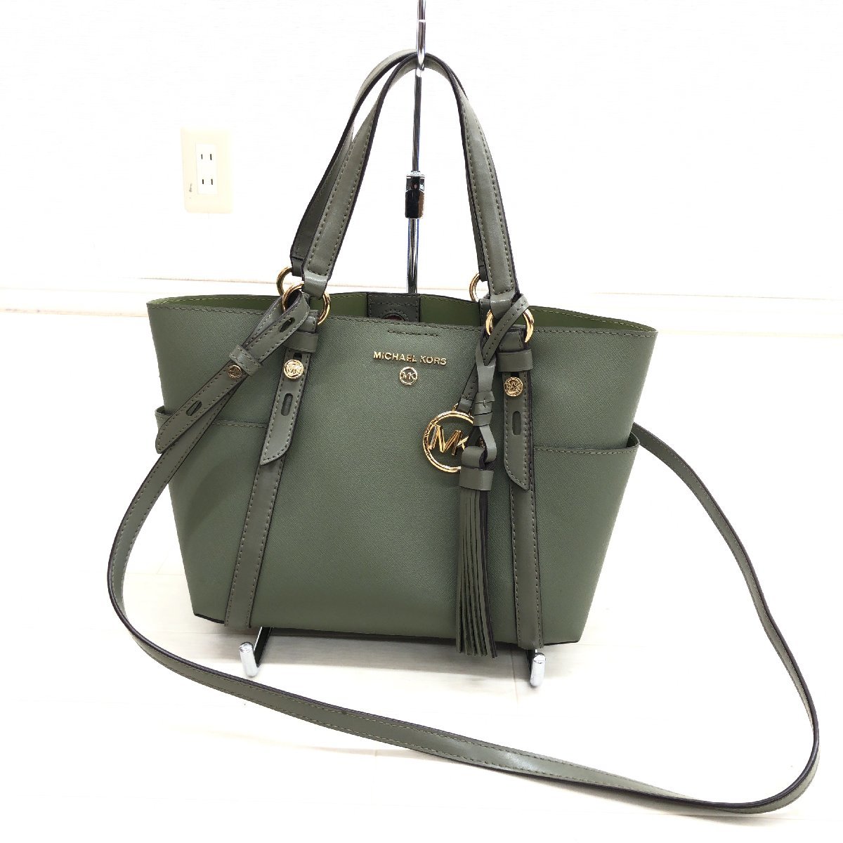 ◇MICHAEL KORS マイケルコース 2WAY チャーム付き レザー ショルダー 