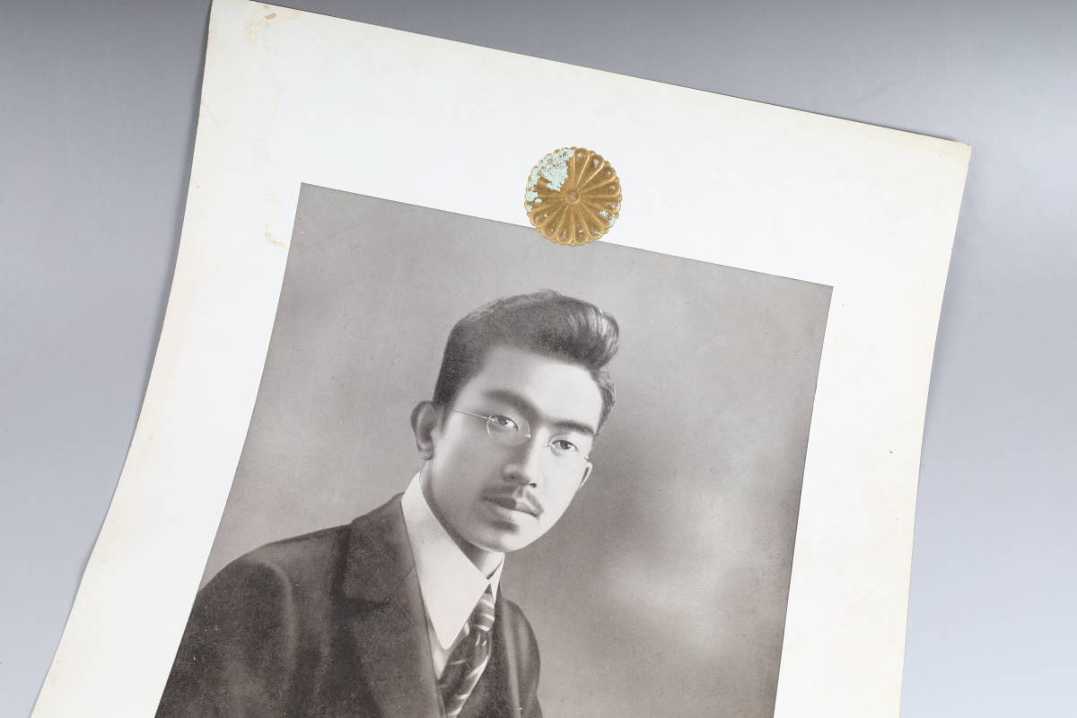 ④昭和天皇 菊紋型押入 記念写真ポスター 天皇陛下 写真 戦中 戦時