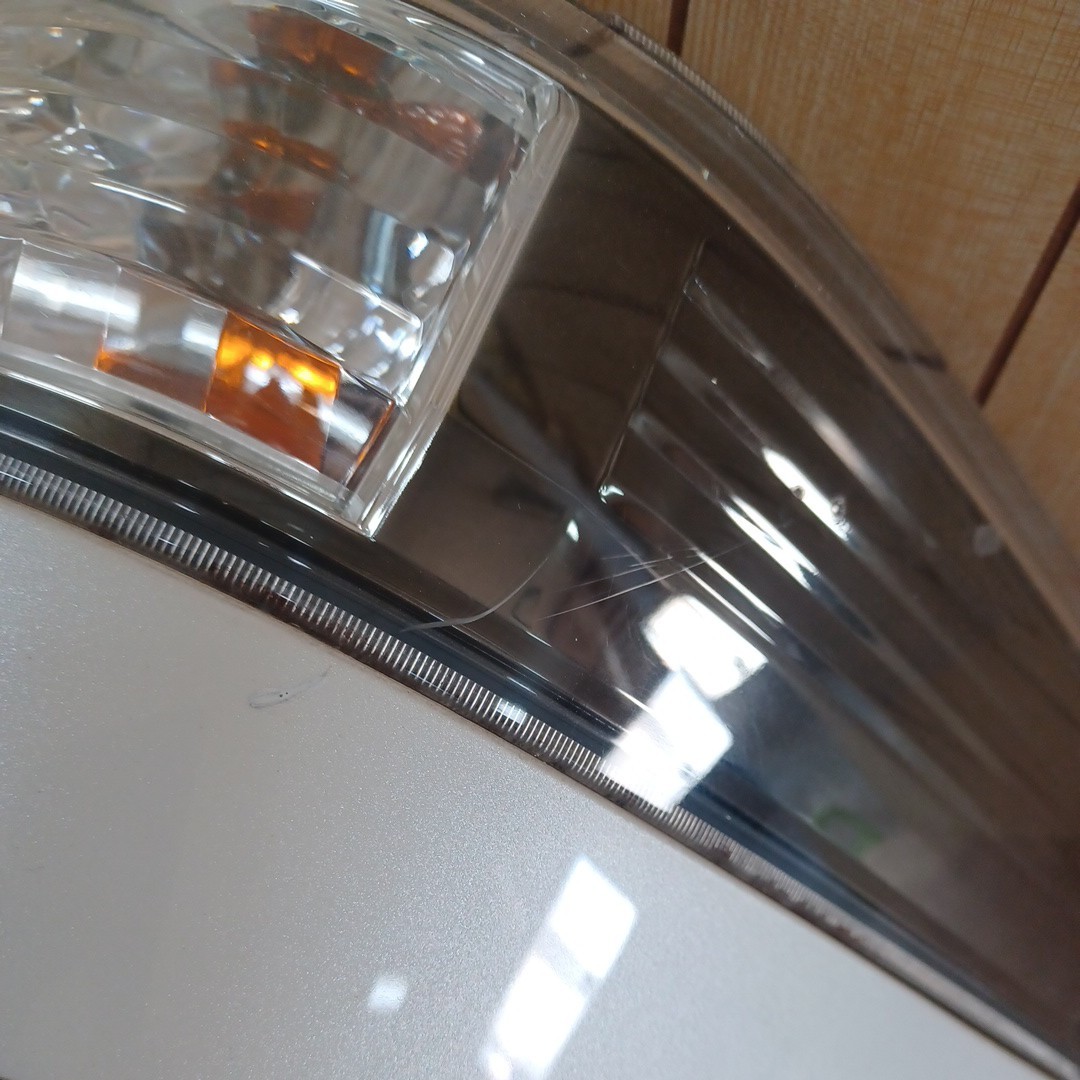 ANH20W　ヴェルファイア　テールランプ　右　外側　点灯確認済み　擦り傷有り