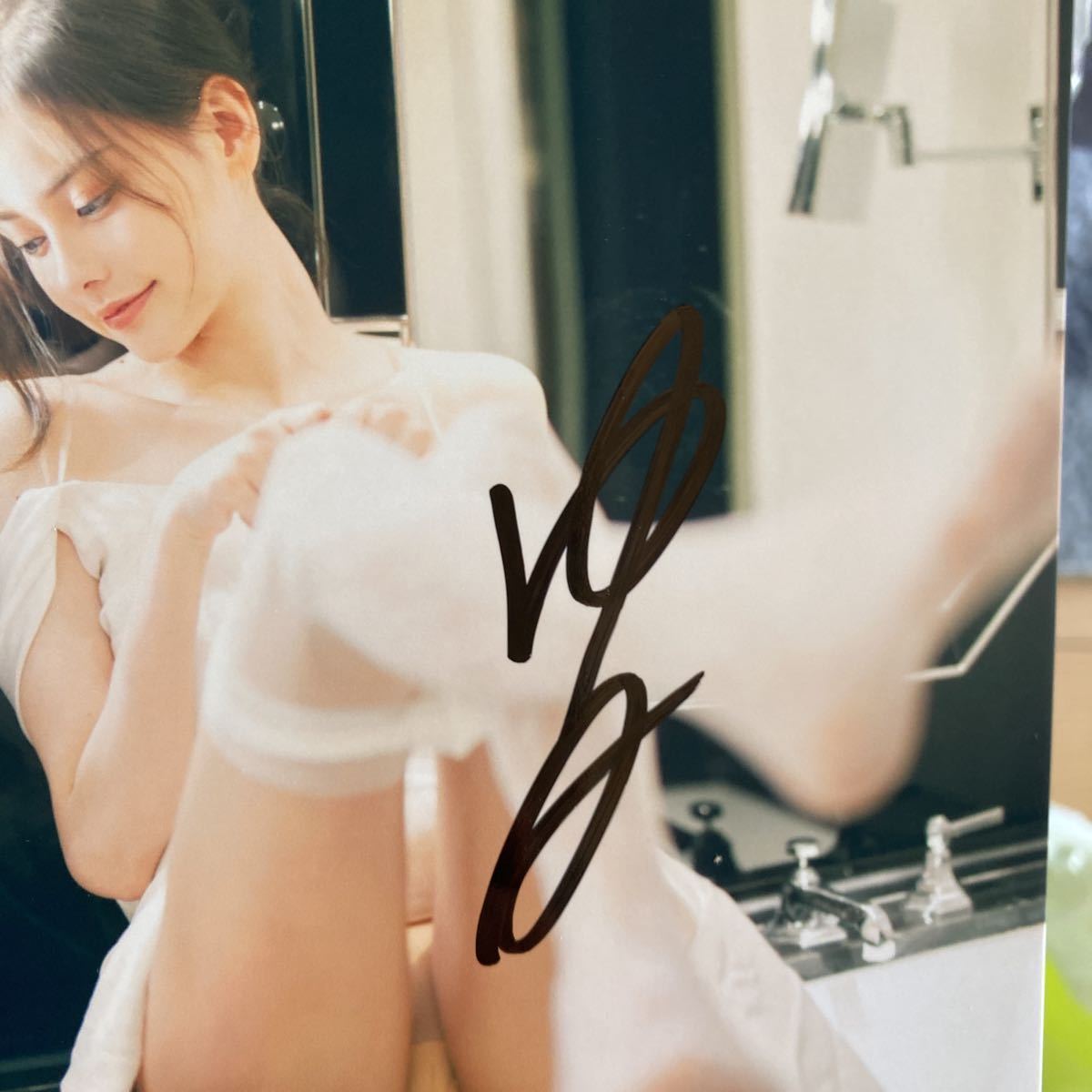 ◆小夕 Xiao Xi juju◆希少◆　直筆サイン入り写真2Lサイズ127㎜×178㎜証明書COA付属 Xiao Xi juju ☆ juju直筆サイン サイズ２L