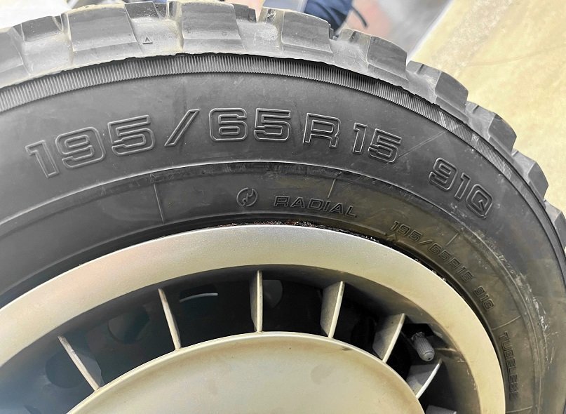 195/65R15 中古スパイクタイヤ／カップピン4本 ヨコハマ アドバン MT