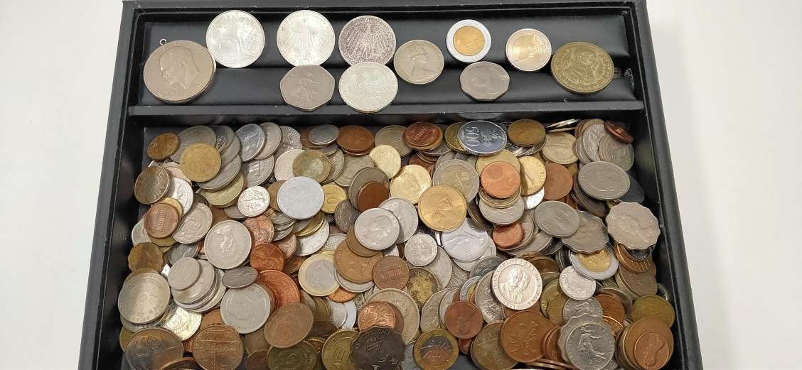 11945A【外国硬貨おまとめ2.2㎏超】ドイツ銀貨 1972年 10マルク /リバティコイン 含む大量 外国銭 ドル 大満州国 中華民国 希少コイン