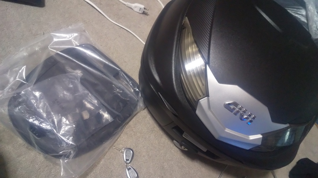 GIVI ジビ リアボックス トップケース ベース付き　台座　39L　　モノロック
