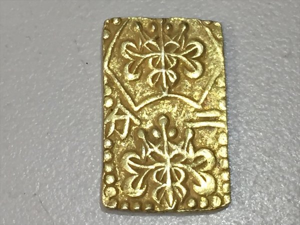 59【真贋不明　古金類　二分判金　量目約3.0ｇ　中古・収集品】
