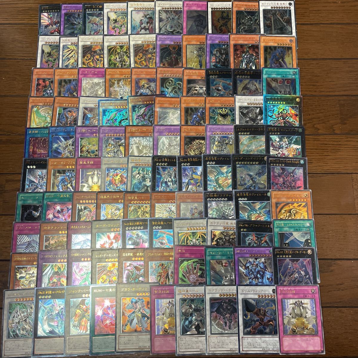 遊戯王 大量 レリーフ100枚以上 まとめ売り ジャンク品 レインボーネオス サイバーツインドラゴン ブラックフェザードラゴン 遊戯王カード まとめ 引退品