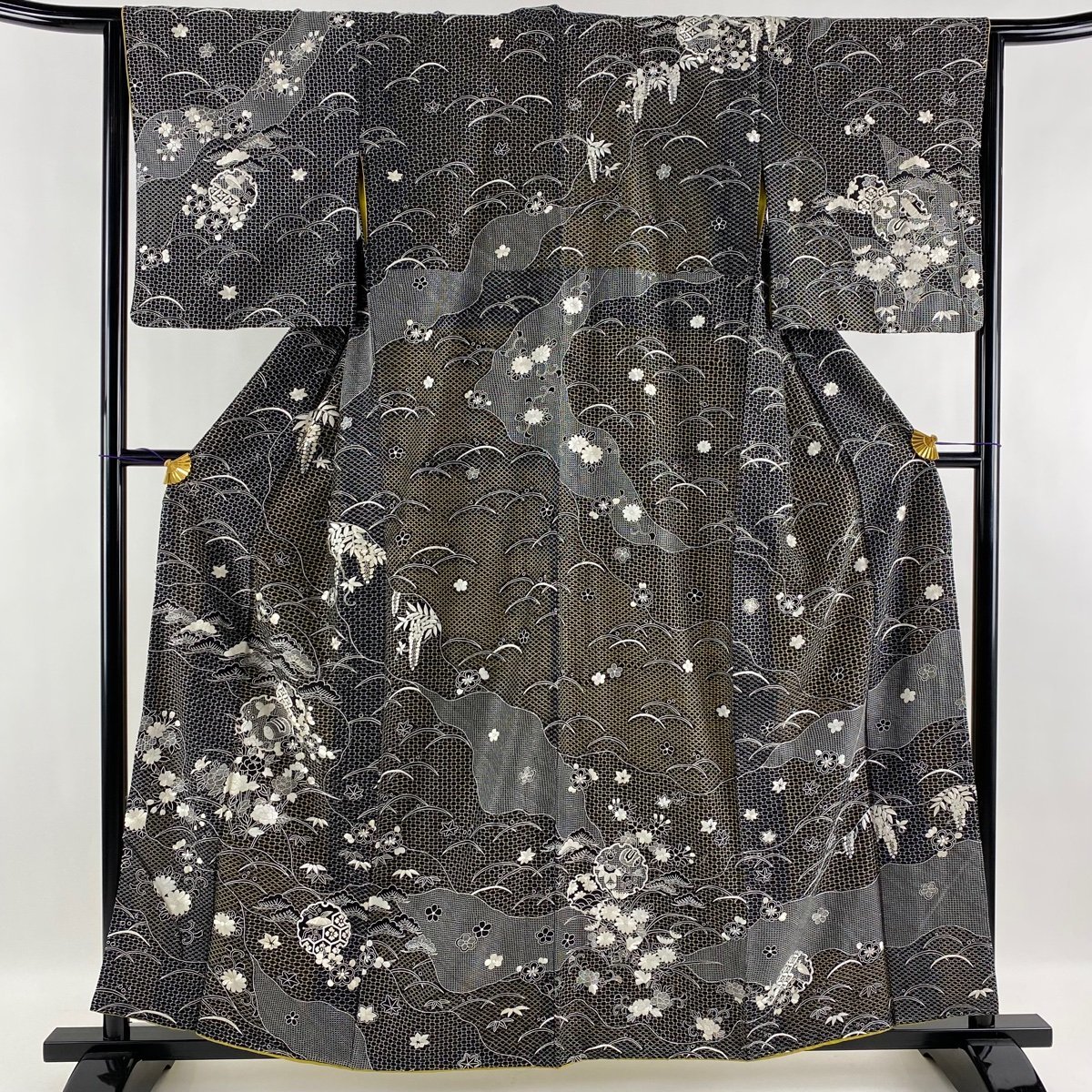 逸品　黒地 訪問着 松竹梅 宝尽くし文様 袷 逸品黒地 訪問着 松竹梅 宝尽くし文様 袷