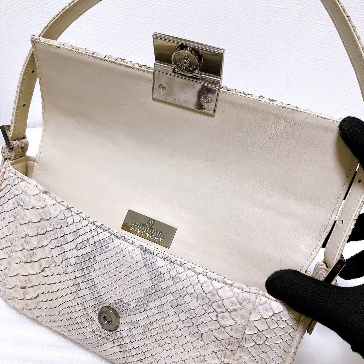 未使用】 保管品 GIVENCHY ジバンシィ ショルダーバッグ 肩掛け  