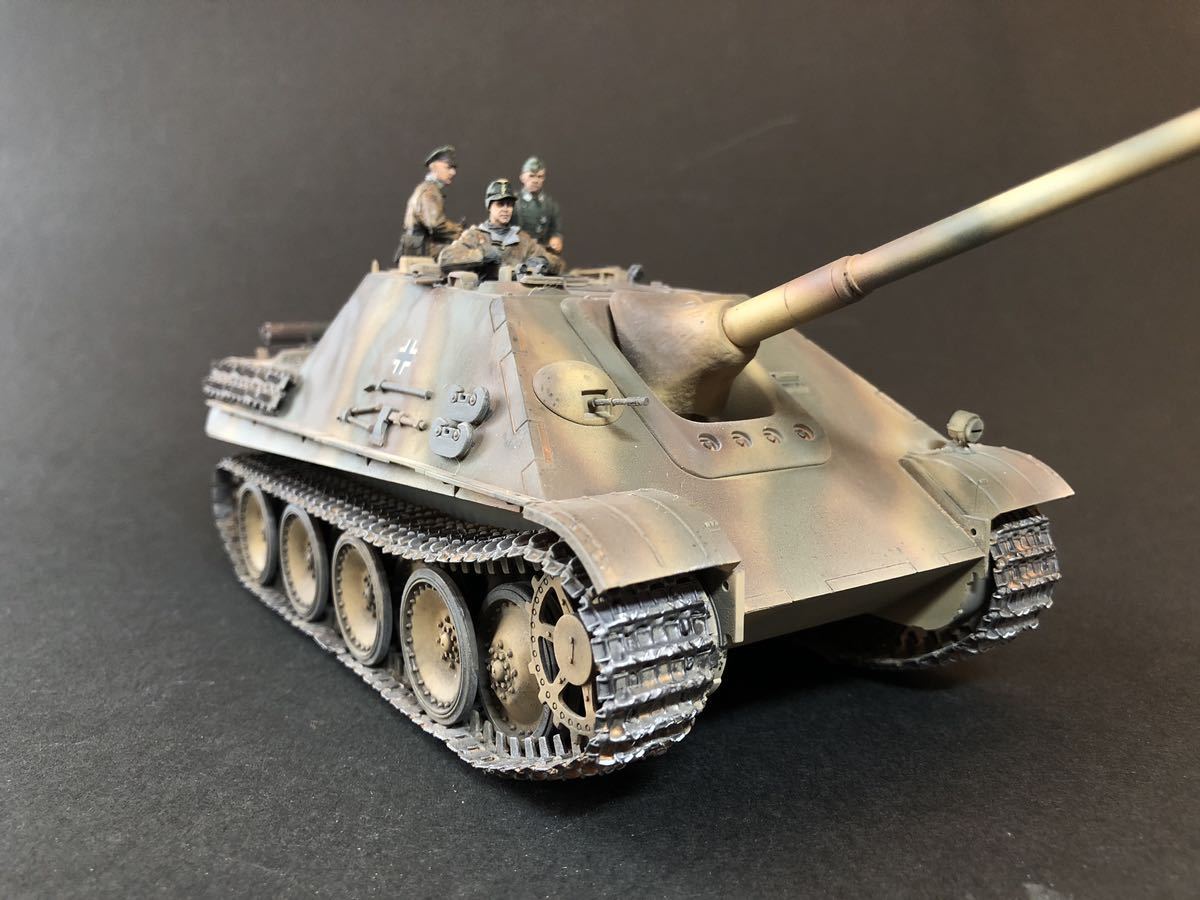 ドラゴン　1/35 ヤークトパンター戦車　完成品　フィギュア3体付き　プラモデル　
