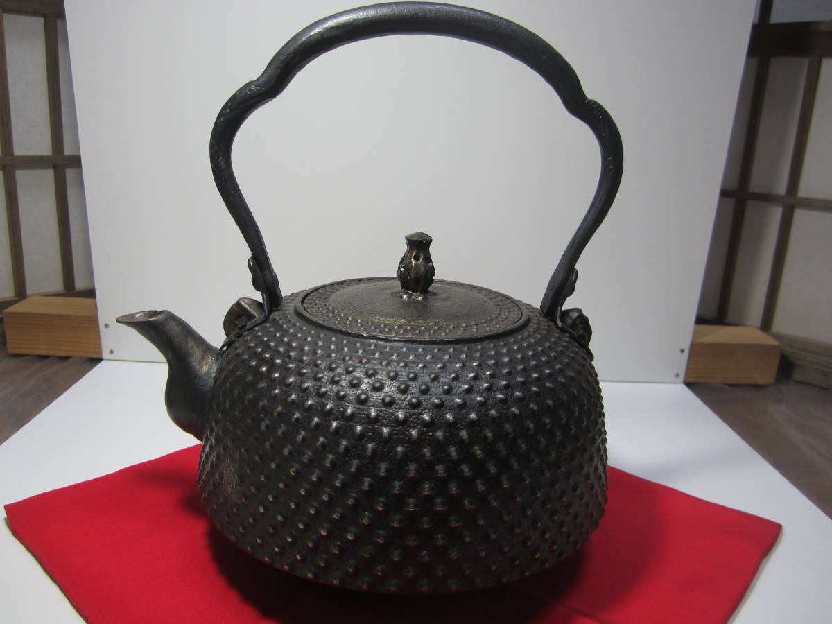 南部砂鉄鉄瓶　丸平型　あられ紋様　勝榮堂造 鉄瓶 南部鉄器 南部鉄瓶