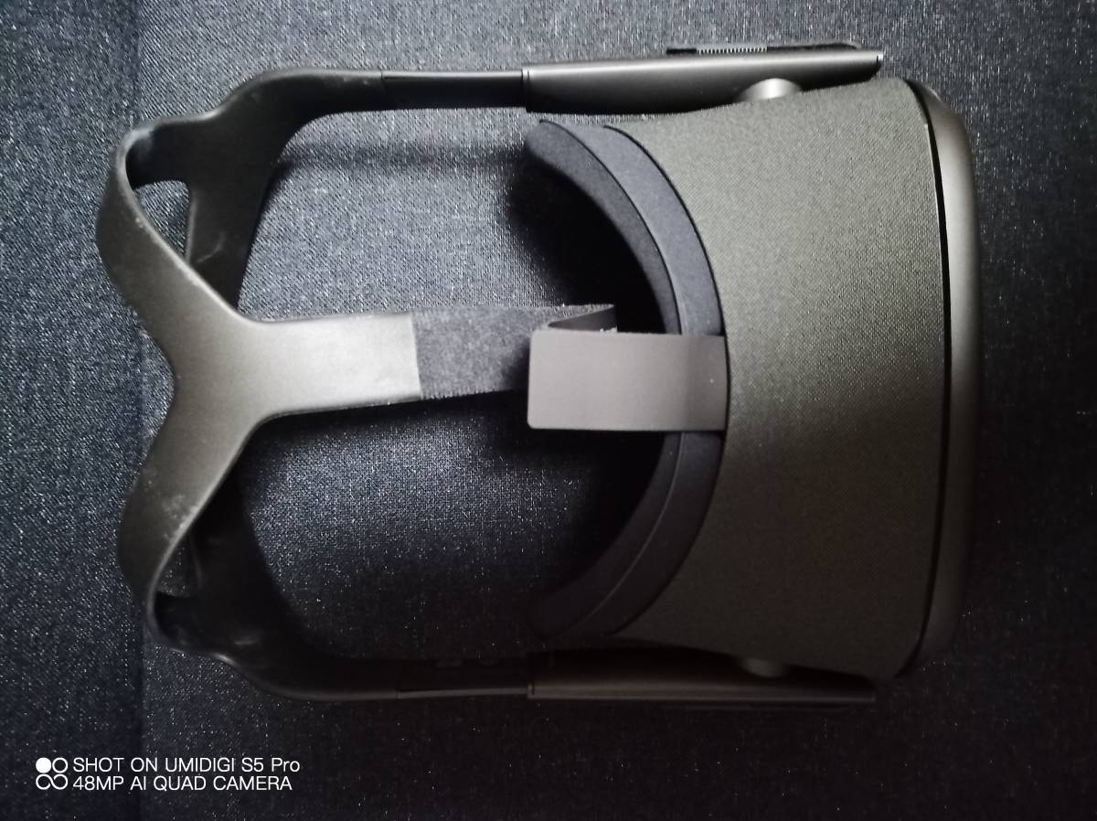 送料無料】中古品 Oculus quest 初代 64GB ケース、シリコンカバー付き 