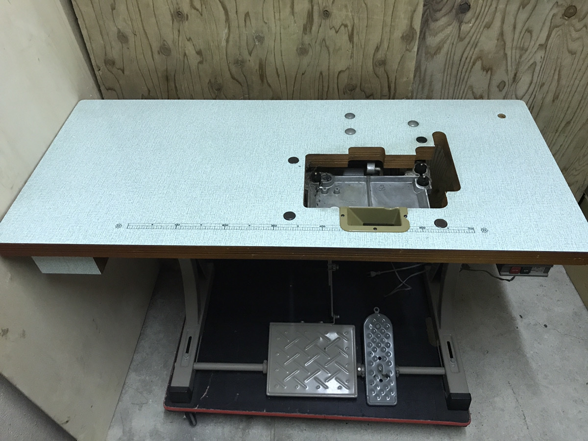 工業用 ミシン台 三菱 クラッチモーター CA-252E 直接引取（東大阪）・自社配達限定】 工業用 ミシン台 三菱 クラッチ