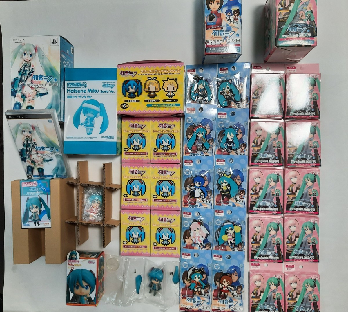 初音ミク まとめ売り Project DIVA PSP(フィギュア付)/Project DIVA トレーディングストラップ Track03・Track04等 全て未使用品 