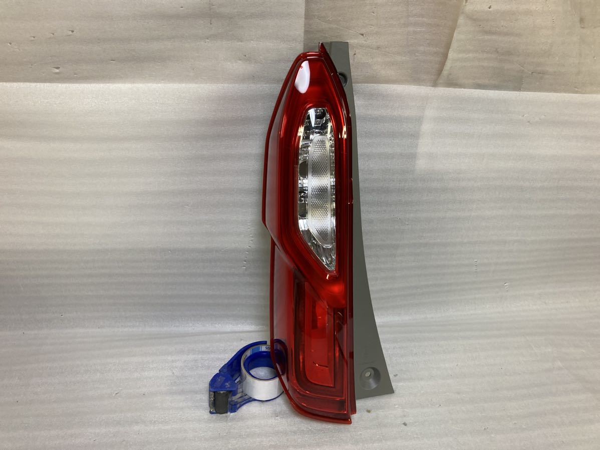 B8726 新品未使用品 美品 N-BOX Nボックス JF3 JF4 左テールライト