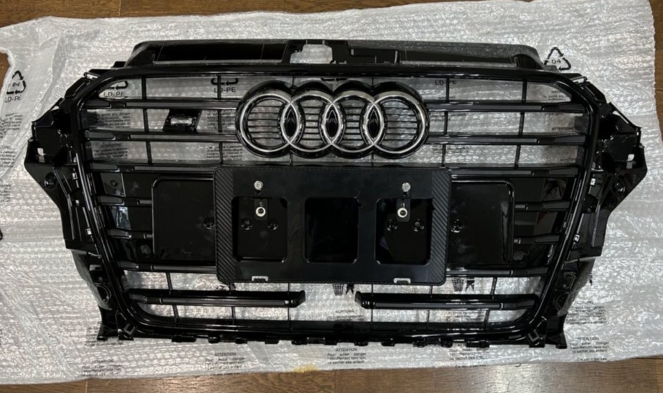 AUDI A3 8V 前期用 社外 艶有り黒 フロントグリル 新品未使用品 送料込！