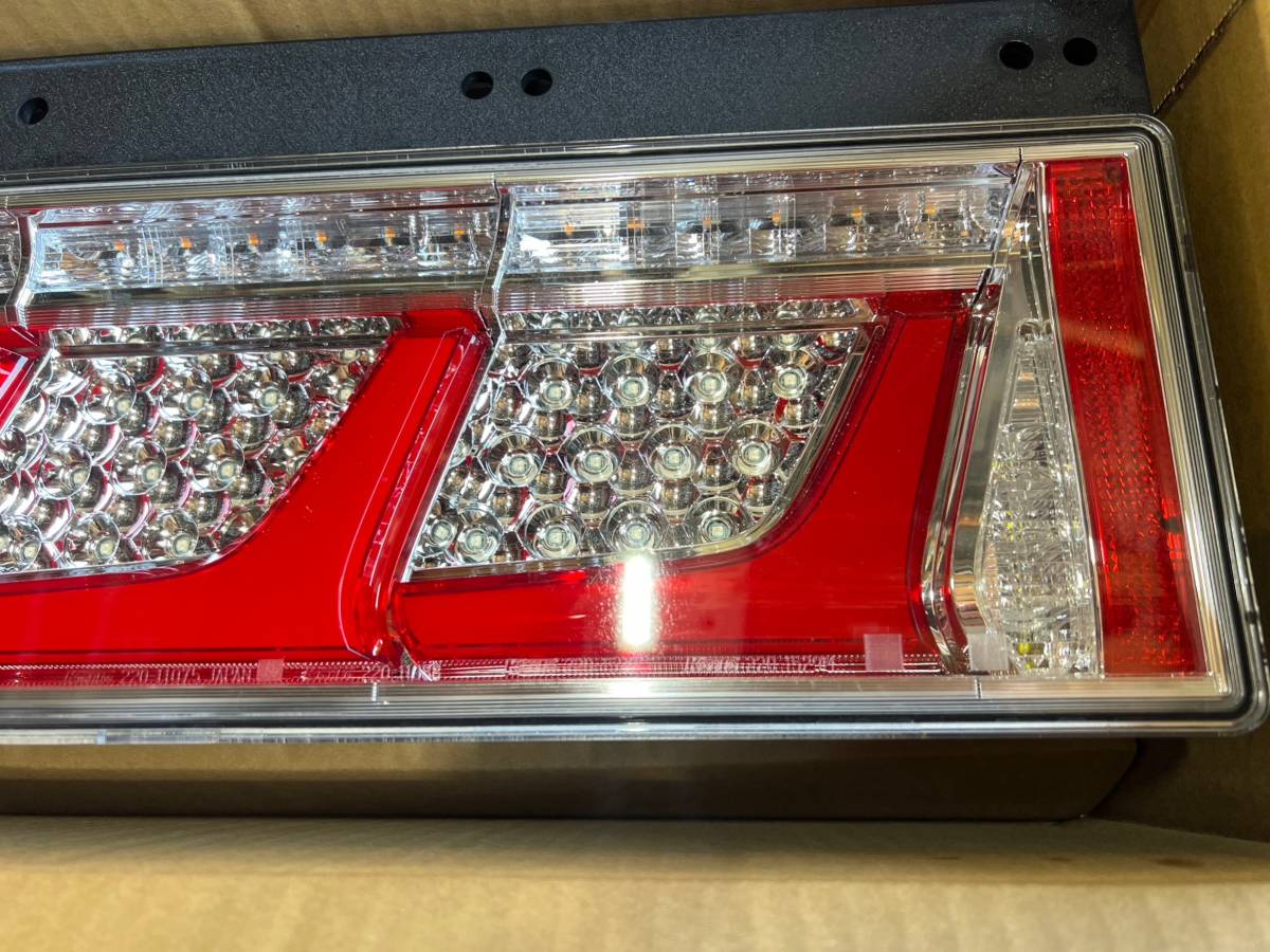 小糸 KOITO LED3連テールランプ(左側) 3連 【公式通販】