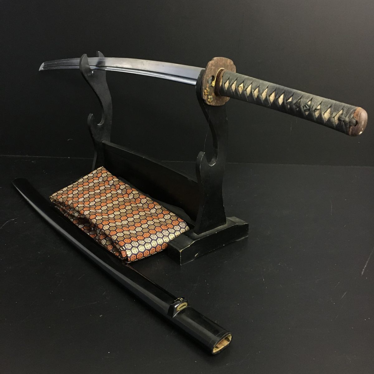  模造刀 刀 樋入り 全長101.5cm 拵え 刀装具 収納袋 304-240#140(模造刀)｜売買されたオークション情報、yahooの商品情報をアーカイブ公開 - オークファン 模造刀