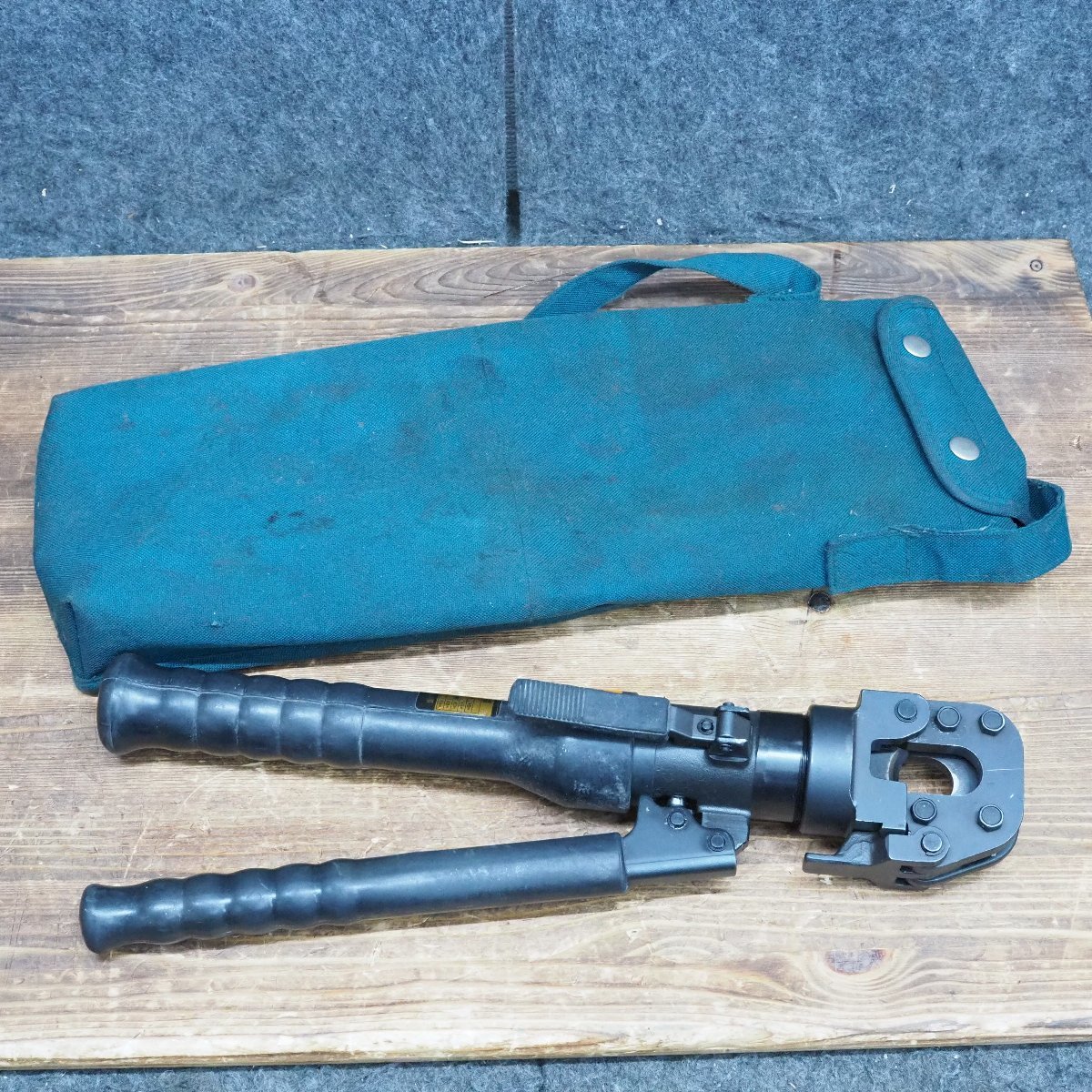 中古】 IZUMI 泉精器 手動油圧式圧着工具 9H-2 【博多店】 ダイス 付き