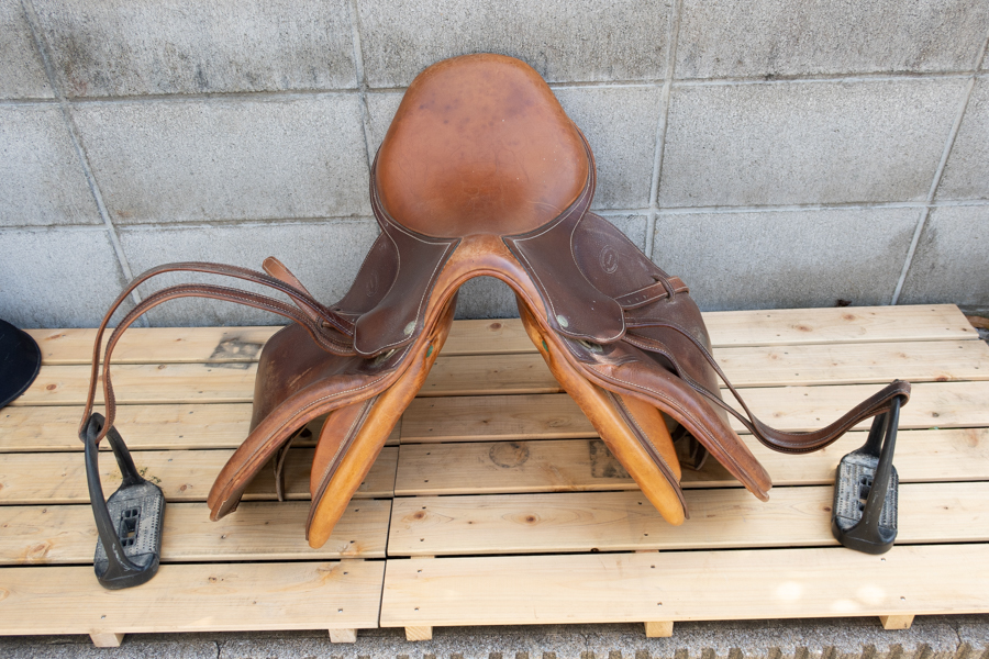 乗馬 道具一式 鞍 Devoucoux 乗馬ブーツ sergio grasso ○ ヘルメット  