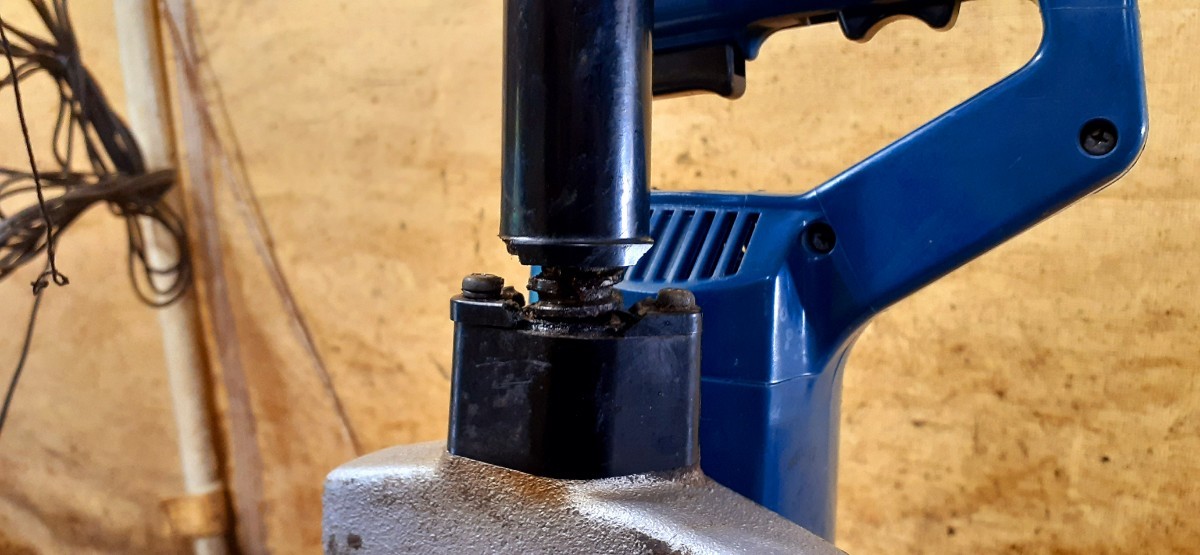 コミ栓角ノミ RYOBI リョービ DM-6C-10 写真8枚目コンセント根元から 