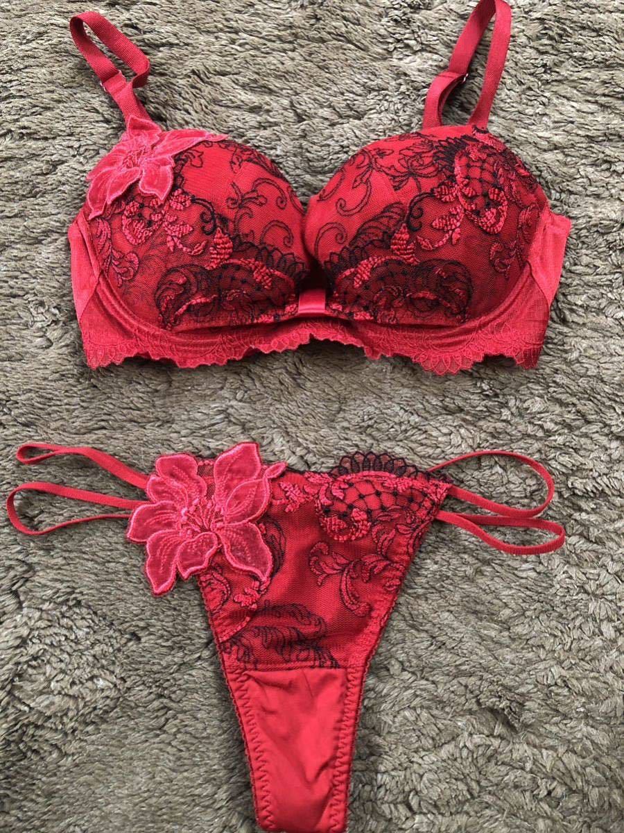 補正下着　ワコール　サルート　リボンブラ　E70