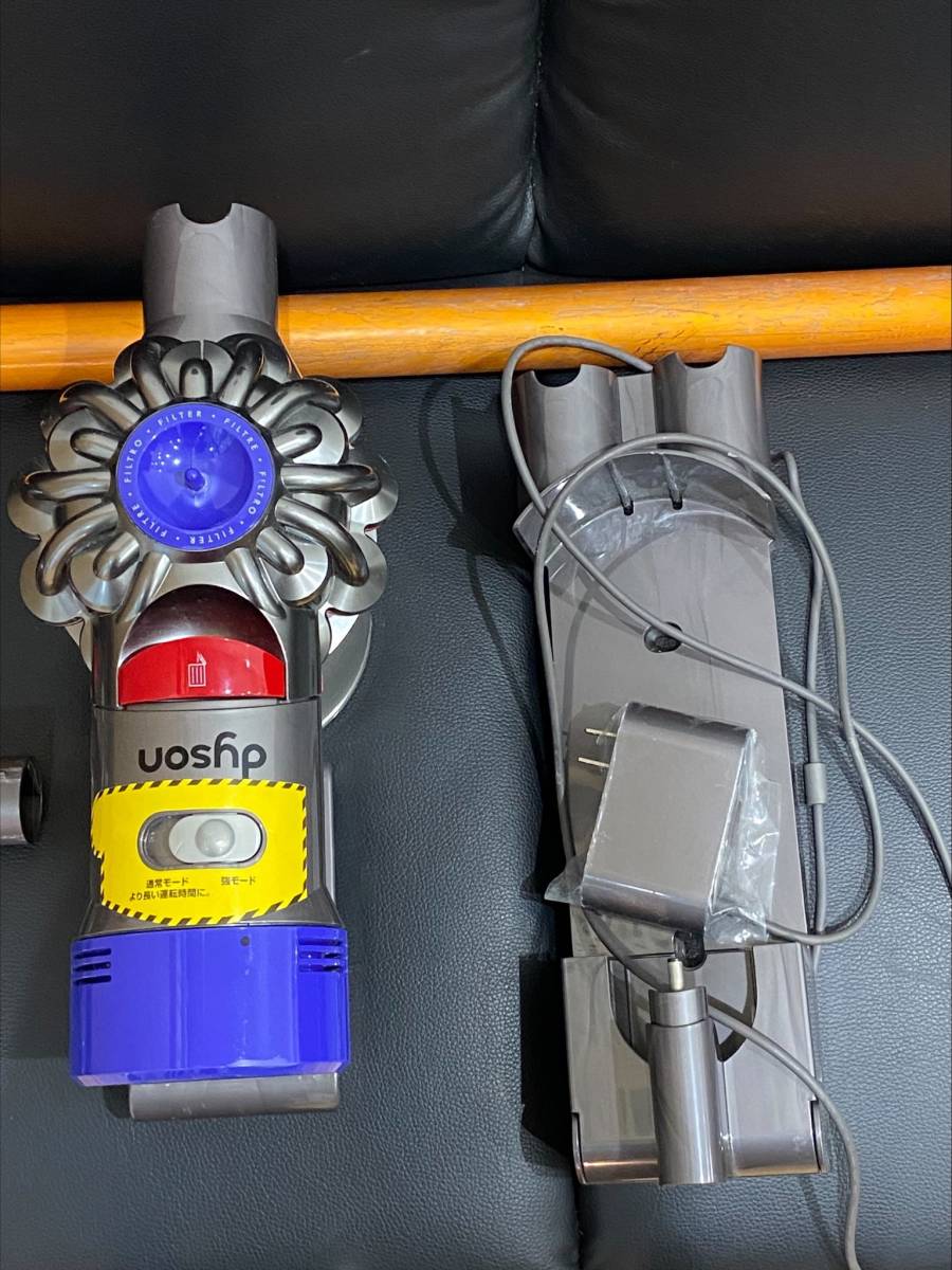 Dyson V8 Fluffy ダイソン コードレスクリーナー | SV10 掃除機