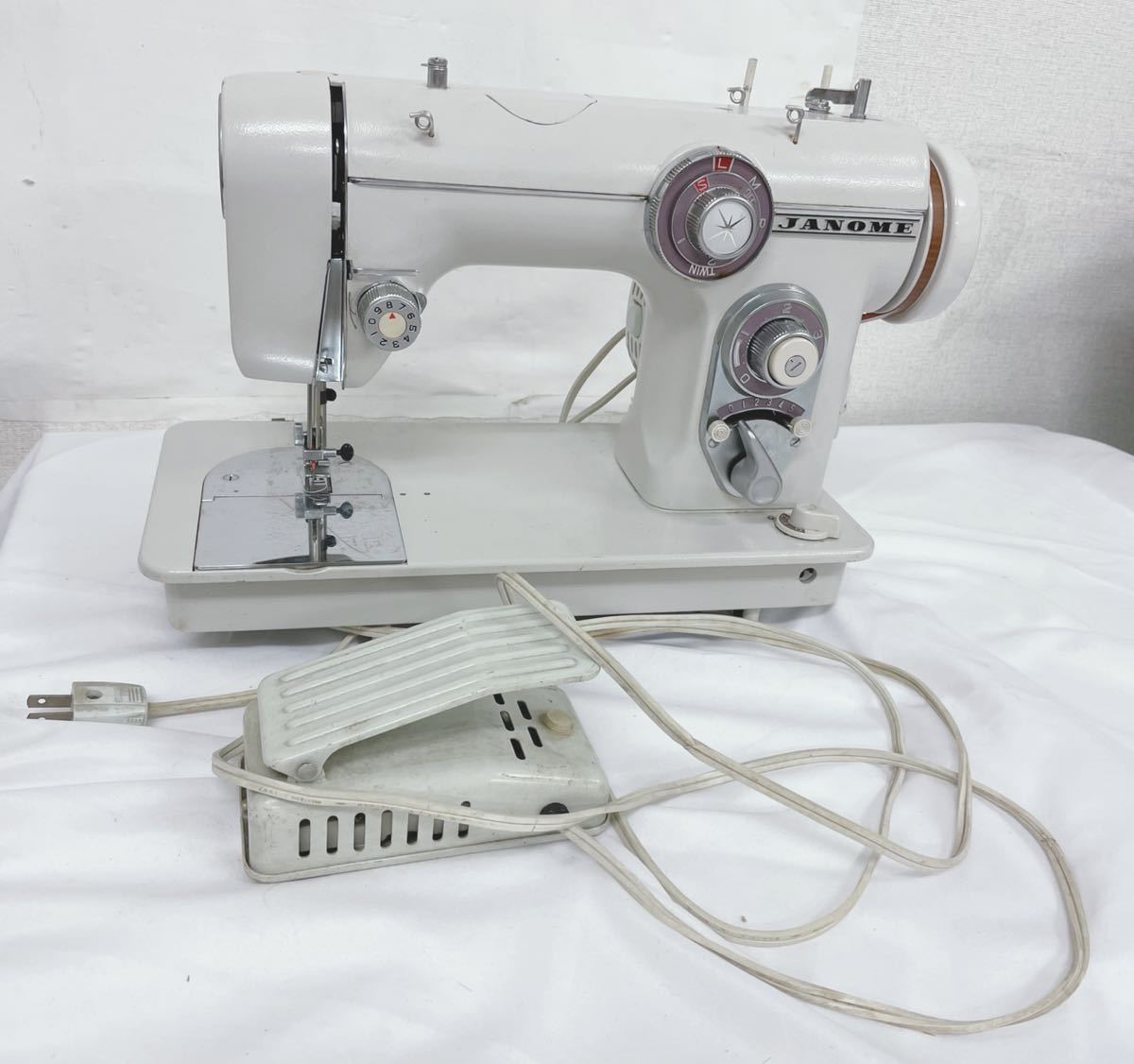 JANOME/ジャノメ ハンドクラフト ミシン フットペダル付 672