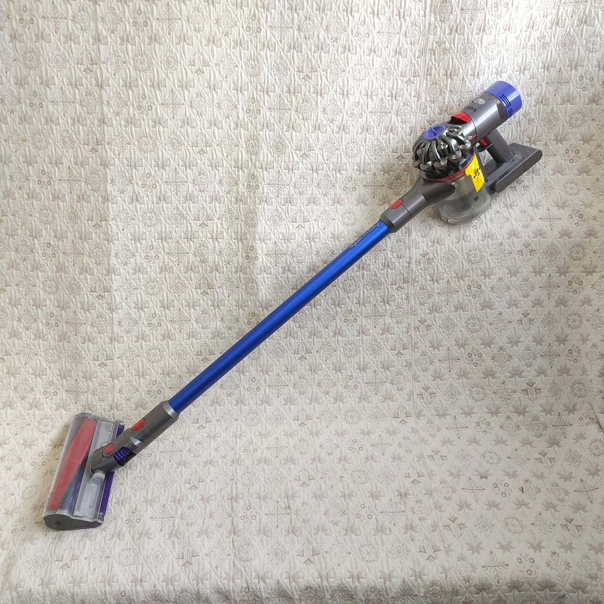 【427】中古品 dyson ダイソン SV10 コードレスクリーナー