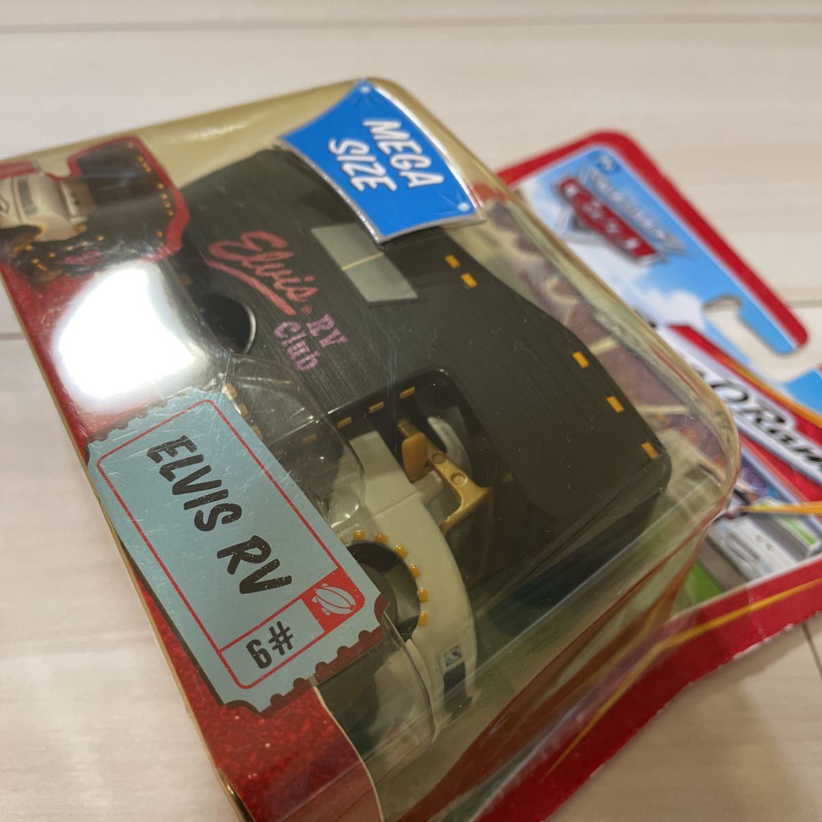 マテル カーズ ELVIS RV エルビス ピクサー ミニカー ディズニー メガ 