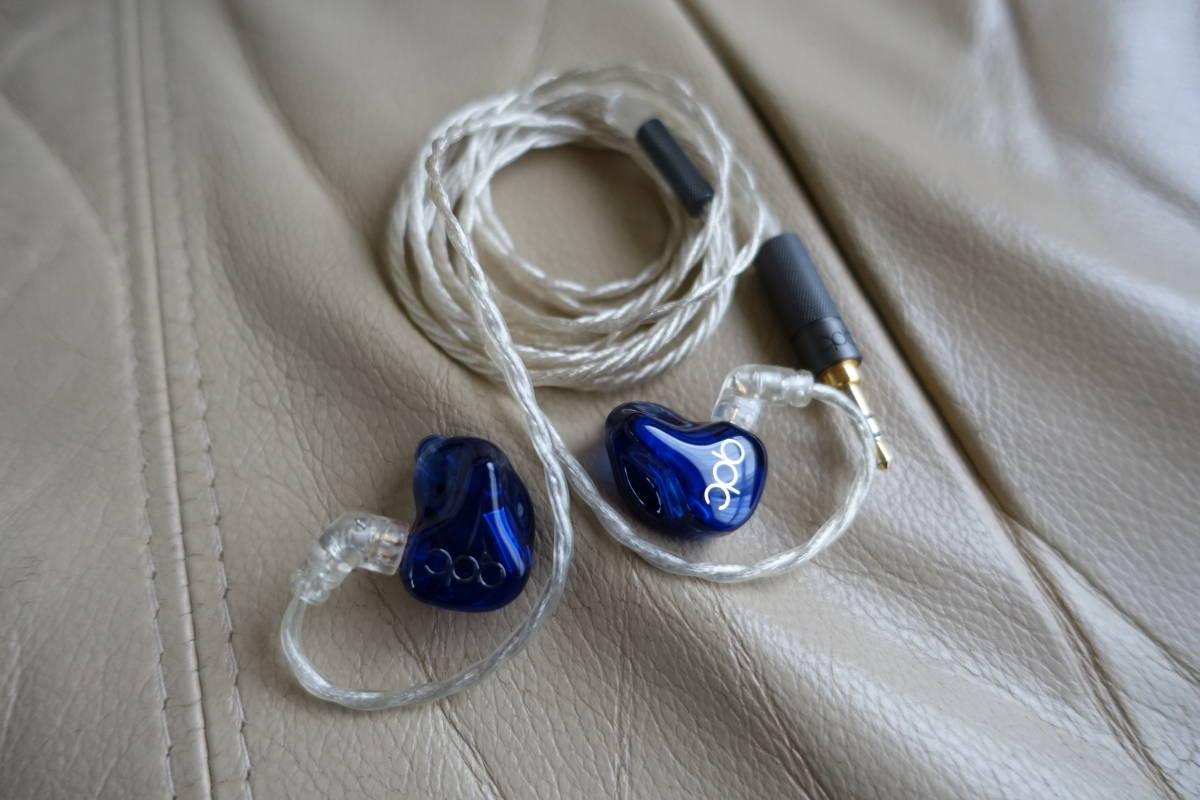 ★　qdc　イヤフォン　3SH　QDC-4024　中古美品　★☆