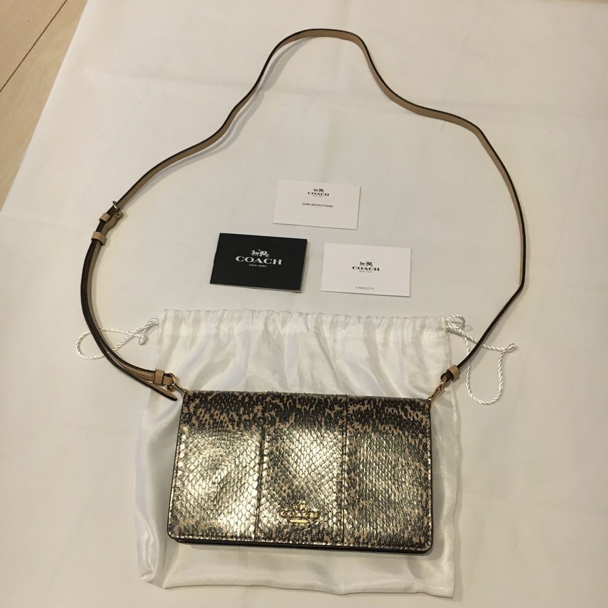 新品未使用 希少 レア COACH コーチ ショルダーウォレット パイソン柄 